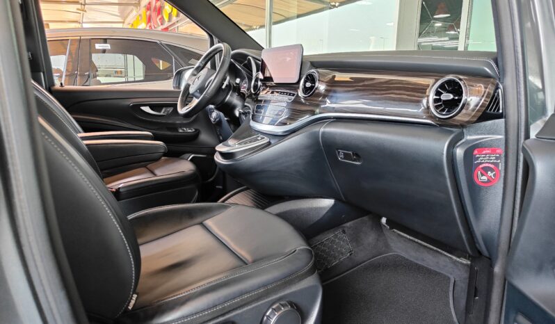 
								AED 3,580 P.M | 2024 Mercedes-Benz V220d 4MATIC | Under Warranty | GCC | full									