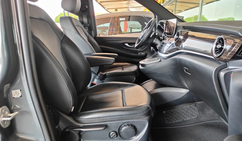 
								AED 3,580 P.M | 2024 Mercedes-Benz V220d 4MATIC | Under Warranty | GCC | full									