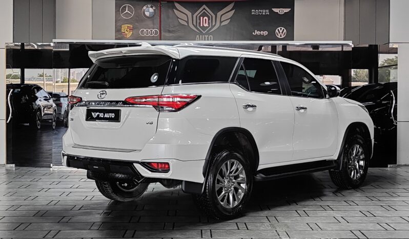 
								AED 2,050 P.M | 2025 Toyota Fortuner VXR | Under Warranty | GCC | full									