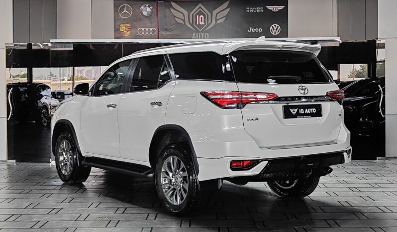 
								AED 2,050 P.M | 2025 Toyota Fortuner VXR | Under Warranty | GCC | full									