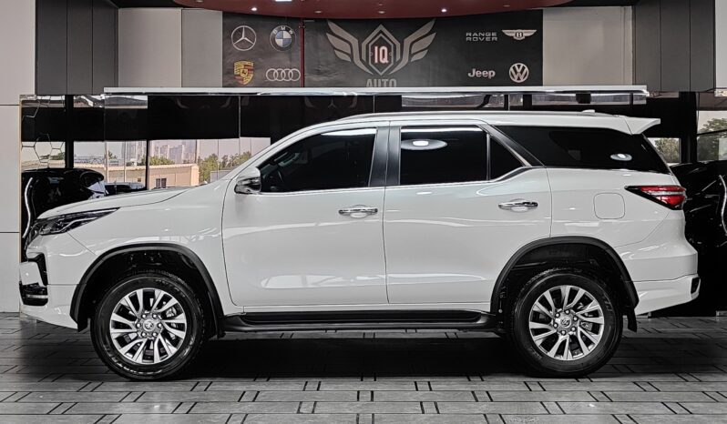 
								AED 2,050 P.M | 2025 Toyota Fortuner VXR | Under Warranty | GCC | full									