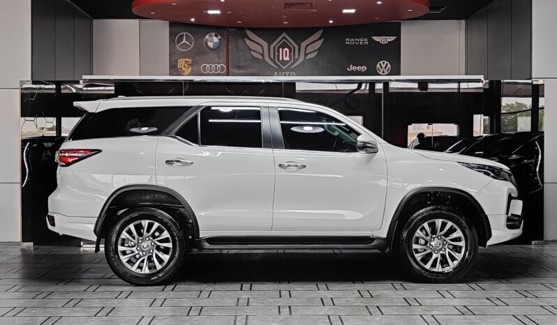 
								AED 2,050 P.M | 2025 Toyota Fortuner VXR | Under Warranty | GCC | full									