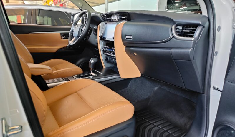 
								AED 2,050 P.M | 2025 Toyota Fortuner VXR | Under Warranty | GCC | full									