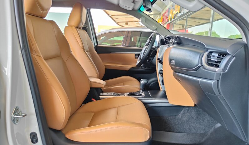 
								AED 2,050 P.M | 2025 Toyota Fortuner VXR | Under Warranty | GCC | full									