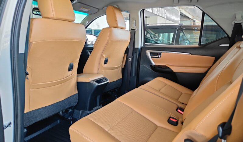 
								AED 2,050 P.M | 2025 Toyota Fortuner VXR | Under Warranty | GCC | full									