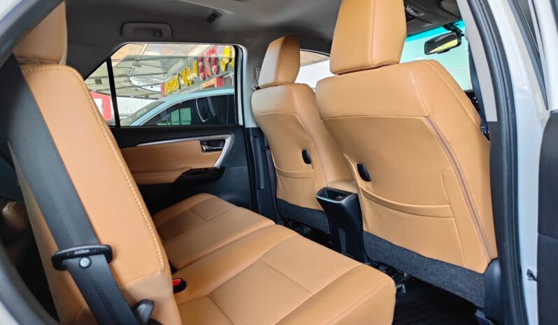 
								AED 2,050 P.M | 2025 Toyota Fortuner VXR | Under Warranty | GCC | full									