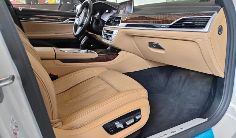 
								AED 2,350 P.M | 2021 BMW 730Li M Sport | Under Warranty | GCC | full									