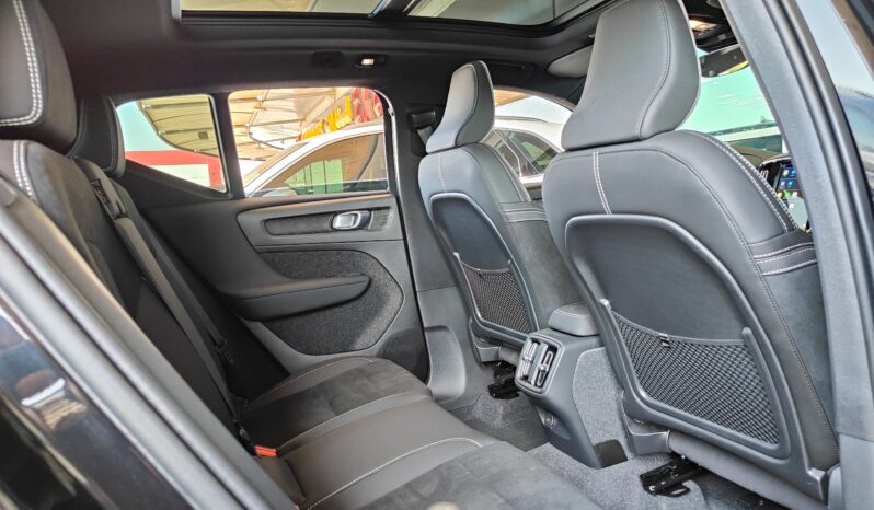 
								AED 1,800 P.M | 2024 Volvo XC40 B4 Ultimate Dark | Under Warranty | GCC | full									