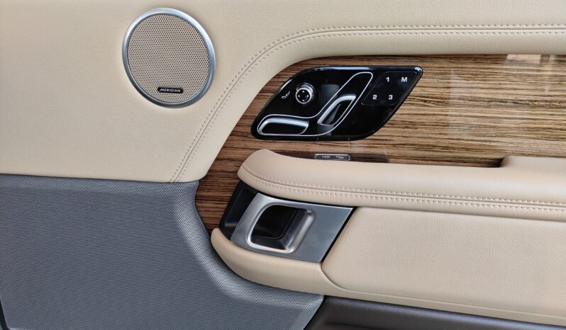 
								AED 2,450 P.M | 2019 Range Rover Vogue HSE | Under Warranty | GCC | full									