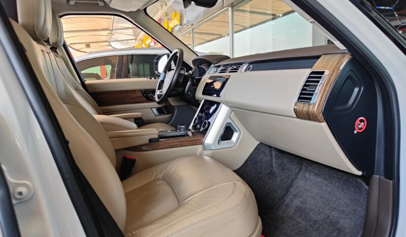 
								AED 2,450 P.M | 2019 Range Rover Vogue HSE | Under Warranty | GCC | full									