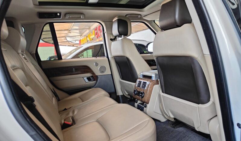 
								AED 2,450 P.M | 2019 Range Rover Vogue HSE | Under Warranty | GCC | full									