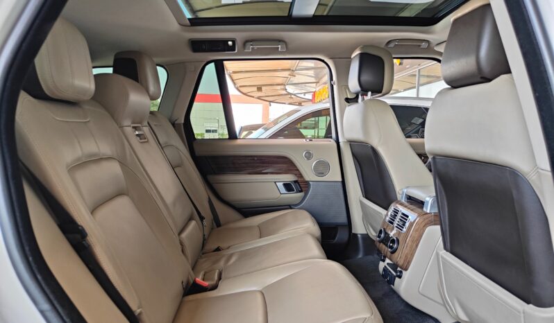 
								AED 2,450 P.M | 2019 Range Rover Vogue HSE | Under Warranty | GCC | full									