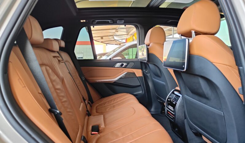 
								AED 1,700 P.M | 2019 BMW X5 xDrive40i M Sport | Under Warranty | GCC | full									