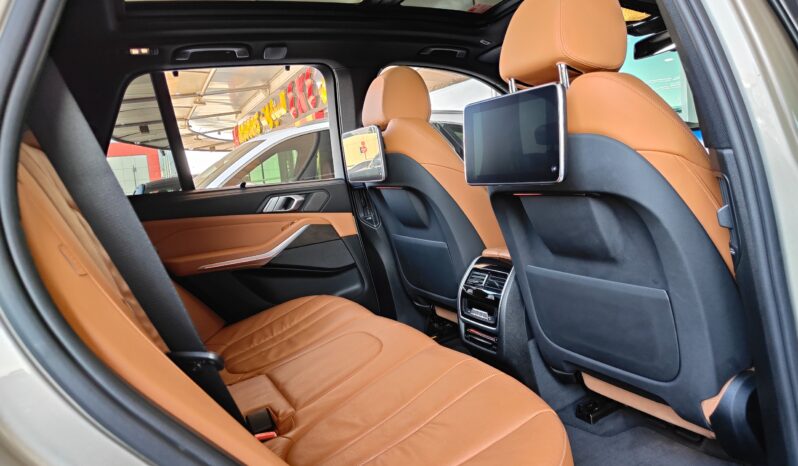 
								AED 1,700 P.M | 2019 BMW X5 xDrive40i M Sport | Under Warranty | GCC | full									