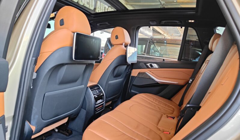 
								AED 1,700 P.M | 2019 BMW X5 xDrive40i M Sport | Under Warranty | GCC | full									