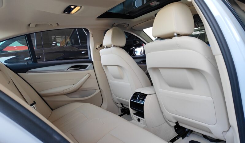 
								AED 1,185 P.M | 2020 BMW 520i Executive | Under Warranty | GCC | full									