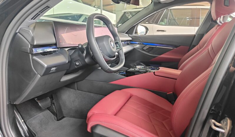 
								AED 3,140 P.M | 2024 BMW 520i Excellence | Under Warranty | GCC | full									