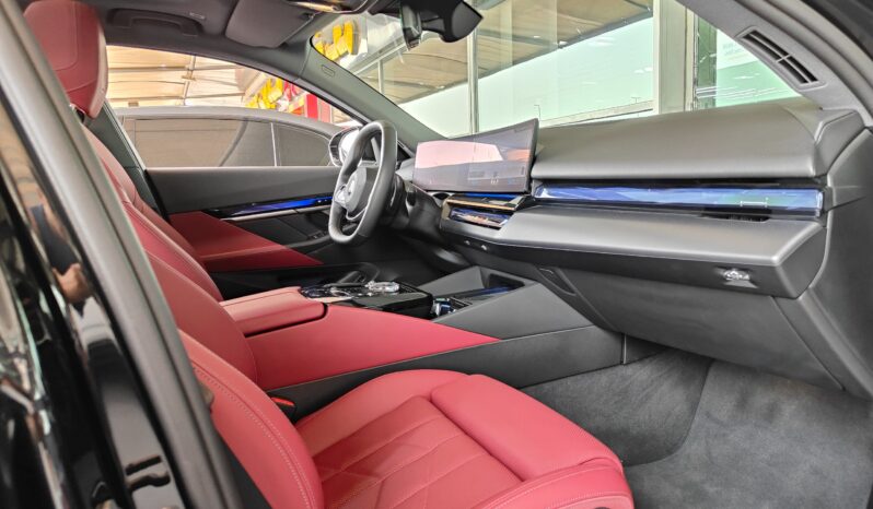 
								AED 3,140 P.M | 2024 BMW 520i Excellence | Under Warranty | GCC | full									