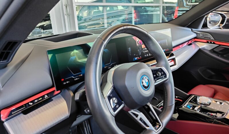 
								AED 2,520 P.M | 2024 BMW i5 eDrive40 M Sport Pro | Under Warranty | GCC | full									