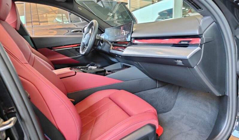 
								AED 2,520 P.M | 2024 BMW i5 eDrive40 M Sport Pro | Under Warranty | GCC | full									