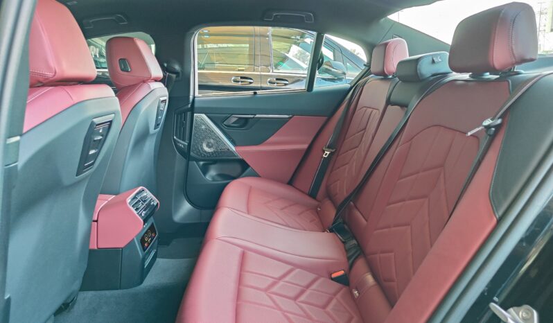 
								AED 2,520 P.M | 2024 BMW i5 eDrive40 M Sport Pro | Under Warranty | GCC | full									