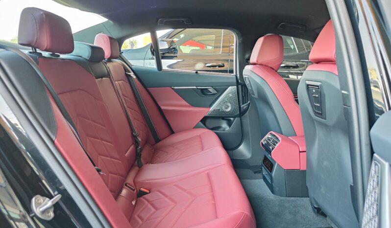 
								AED 2,520 P.M | 2024 BMW i5 eDrive40 M Sport Pro | Under Warranty | GCC | full									