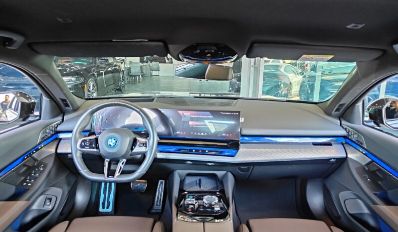 
								AED 2,750 P.M | 2024 BMW i5 eDrive40 M Sport Pro | Under Warranty | GCC | full									