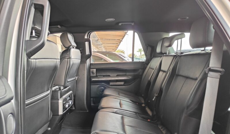 
								AED 1,250 P.M | 2018 Ford Expedition XLT | Under Warranty | GCC | full									