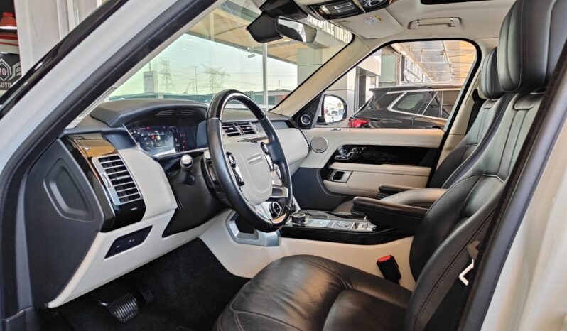 
								AED 2,050 P.M | 2019 Range Rover Vogue | Under Warranty | GCC | full									