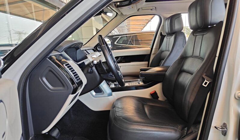 
								AED 2,050 P.M | 2019 Range Rover Vogue | Under Warranty | GCC | full									