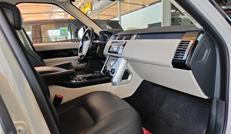 
								AED 2,050 P.M | 2019 Range Rover Vogue | Under Warranty | GCC | full									
