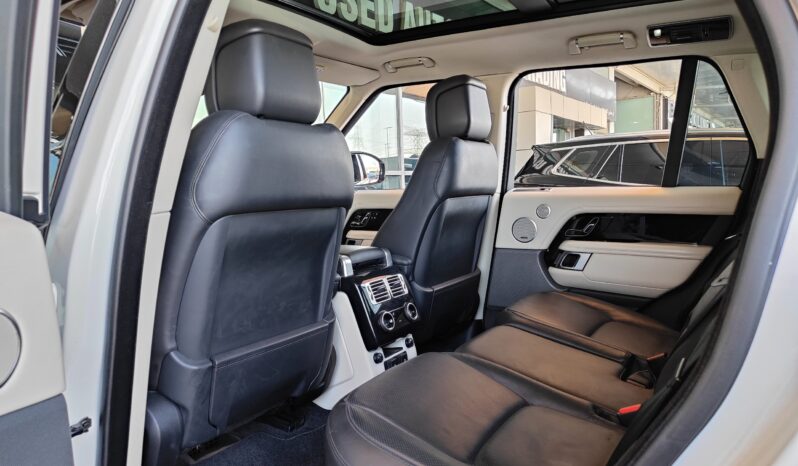 
								AED 2,050 P.M | 2019 Range Rover Vogue | Under Warranty | GCC | full									