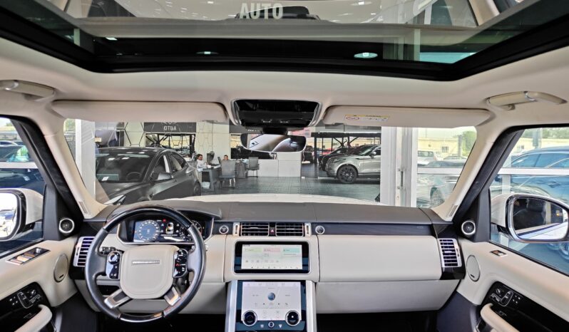 
								AED 2,050 P.M | 2019 Range Rover Vogue | Under Warranty | GCC | full									