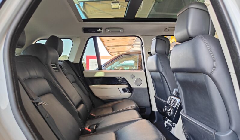 
								AED 2,050 P.M | 2019 Range Rover Vogue | Under Warranty | GCC | full									