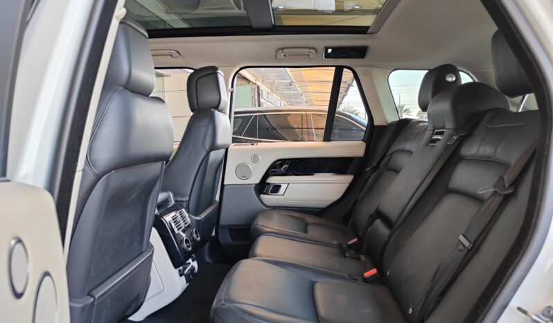 
								AED 2,050 P.M | 2019 Range Rover Vogue | Under Warranty | GCC | full									