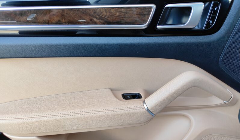 
								AED 2,450 P.M | 2018 Porsche Cayenne | Under Warranty | GCC | full									