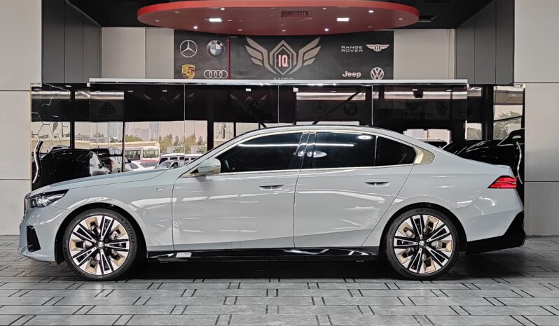 
								AED 3,000 P.M | 2024 BMW 520i M Sport Titanium | Under BMW Warranty and Service Contract | GCC | full									