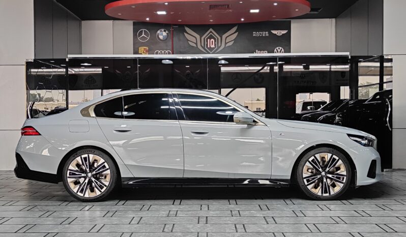 
								AED 3,000 P.M | 2024 BMW 520i M Sport Titanium | Under BMW Warranty and Service Contract | GCC | full									