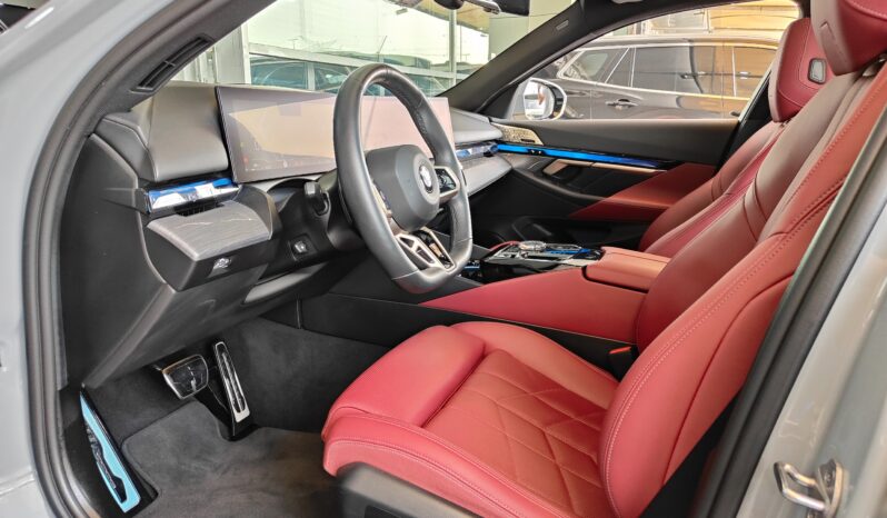 
								AED 3,000 P.M | 2024 BMW 520i M Sport Titanium | Under BMW Warranty and Service Contract | GCC | full									