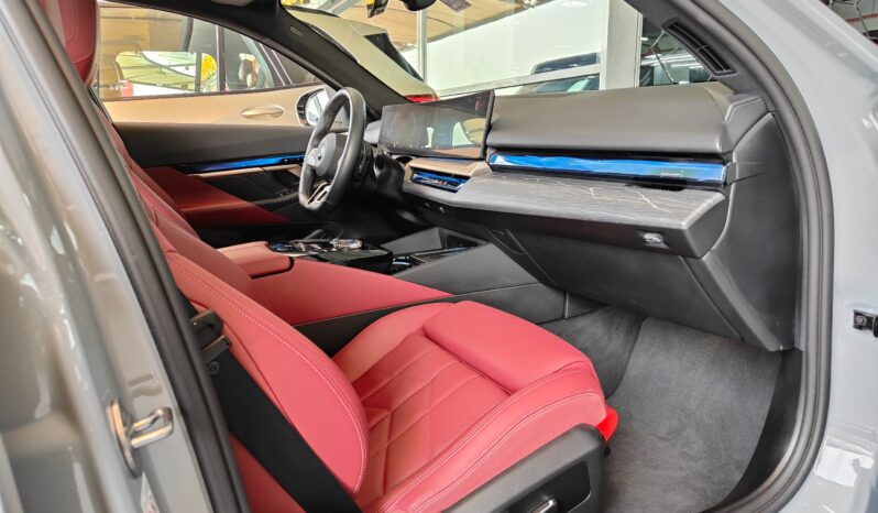 
								AED 3,000 P.M | 2024 BMW 520i M Sport Titanium | Under BMW Warranty and Service Contract | GCC | full									