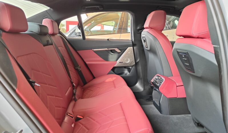 
								AED 3,000 P.M | 2024 BMW 520i M Sport Titanium | Under BMW Warranty and Service Contract | GCC | full									