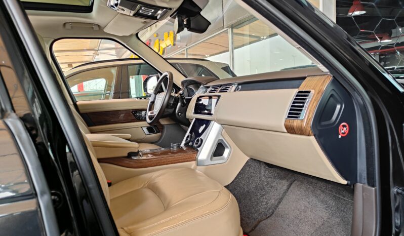 
								AED 2,480 P.M | 2018 Range Rover Vogue HSE | Under Warranty | GCC | full									