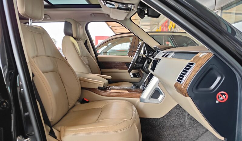 
								AED 2,480 P.M | 2018 Range Rover Vogue HSE | Under Warranty | GCC | full									