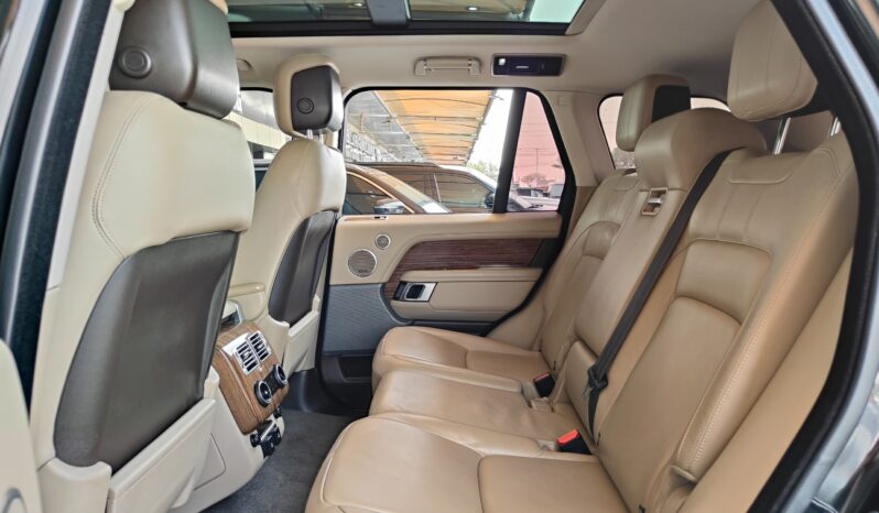 
								AED 2,480 P.M | 2018 Range Rover Vogue HSE | Under Warranty | GCC | full									