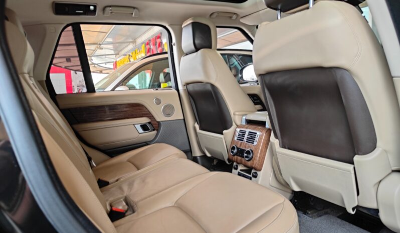 
								AED 2,480 P.M | 2018 Range Rover Vogue HSE | Under Warranty | GCC | full									