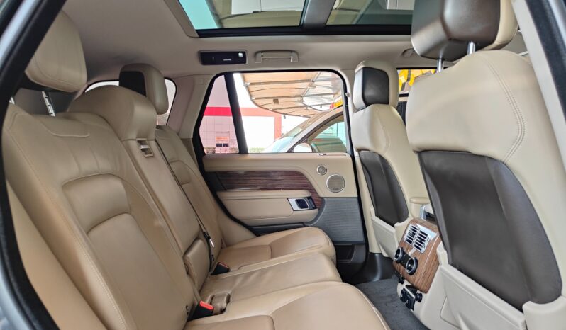 
								AED 2,480 P.M | 2018 Range Rover Vogue HSE | Under Warranty | GCC | full									