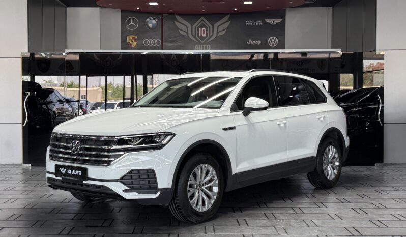 
								AED 1,145 P.M | 2020 Volkswagen Touareg Comfortline | Under Warranty | GCC | full									