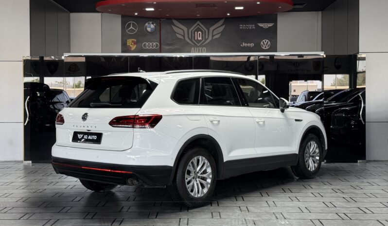 
								AED 1,145 P.M | 2020 Volkswagen Touareg Comfortline | Under Warranty | GCC | full									