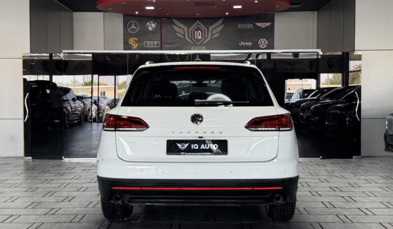 
								AED 1,145 P.M | 2020 Volkswagen Touareg Comfortline | Under Warranty | GCC | full									