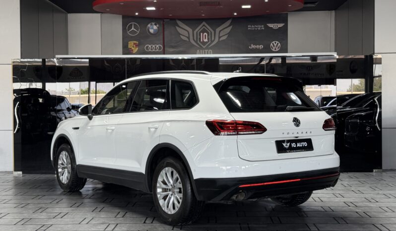 
								AED 1,145 P.M | 2020 Volkswagen Touareg Comfortline | Under Warranty | GCC | full									